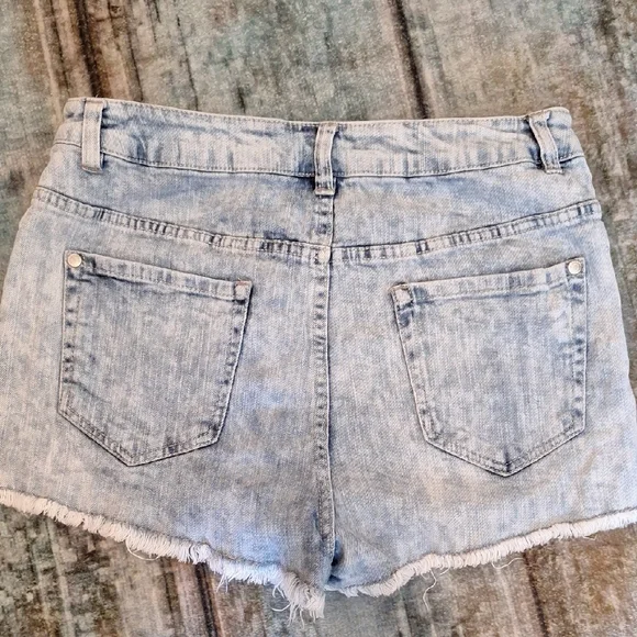 Celebrity Pink Light Blue Jean Shorts with Intricate White Pattern. Size 10 - Picture 7 of 7
